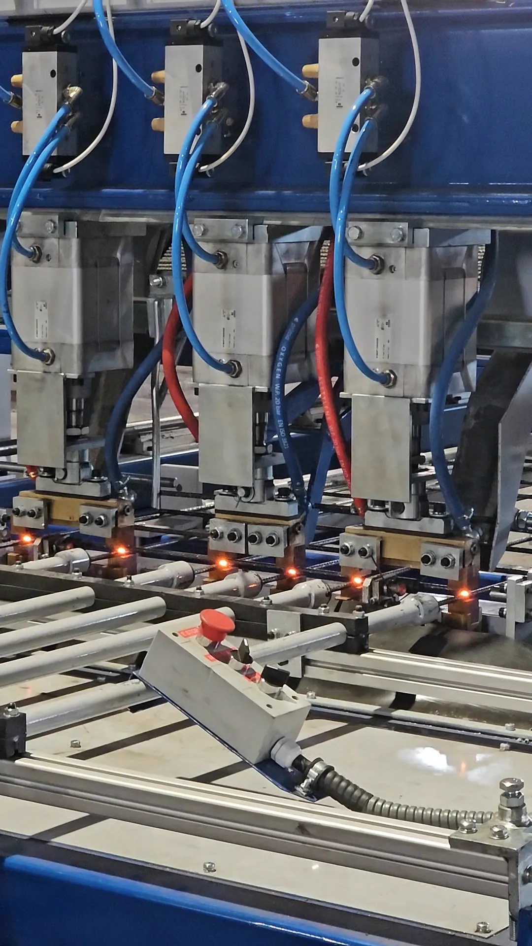 Lignes de soudage pré-coupé