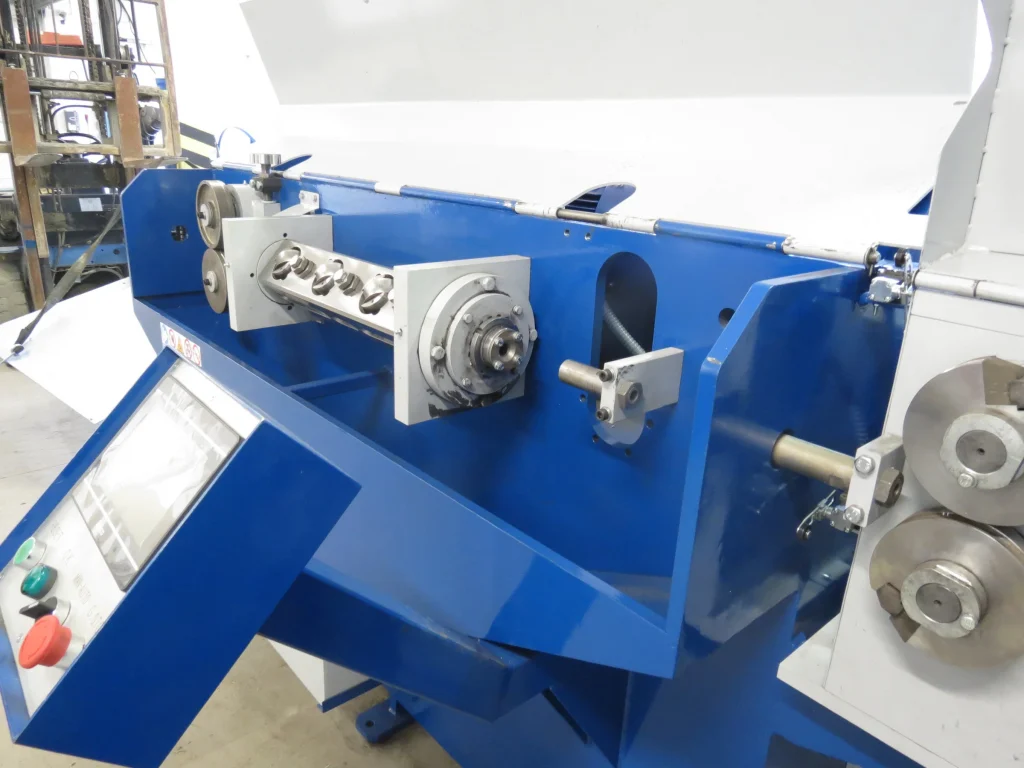 MACHINE DE REDRESSAGE ET DE COUPE IS-12